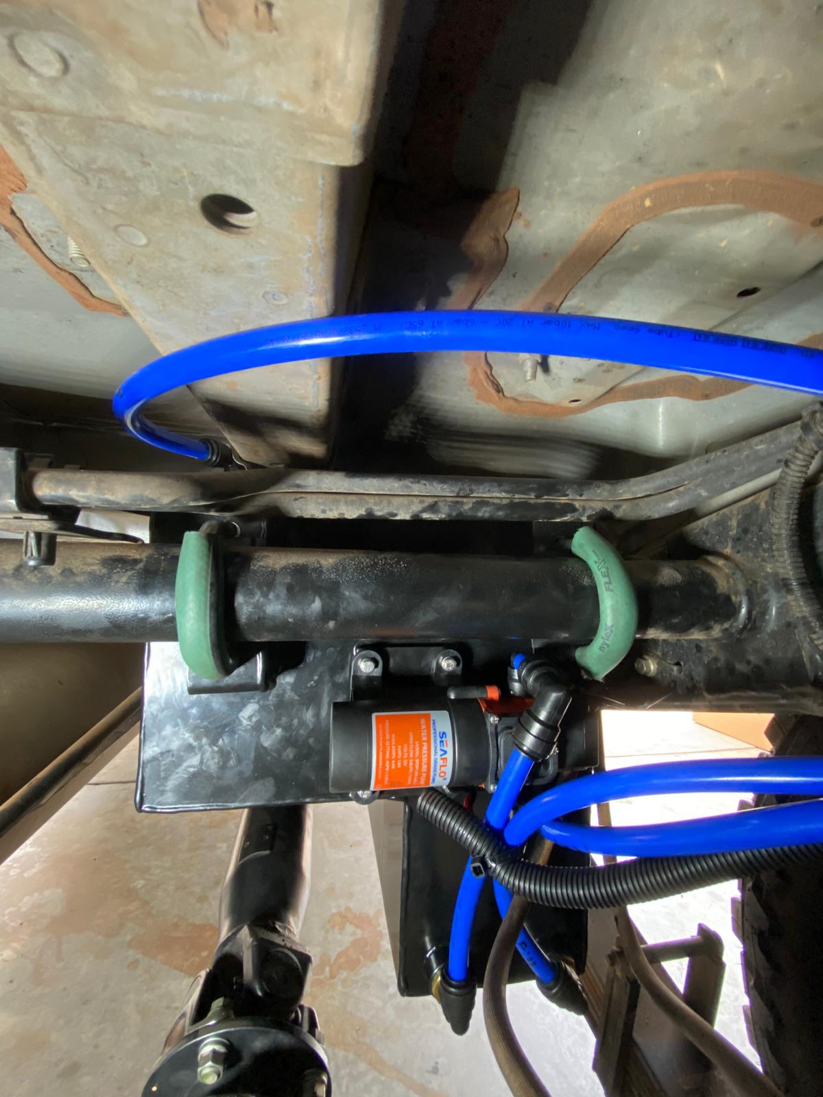 76 series landcruiser water tank package, with plumbing kit