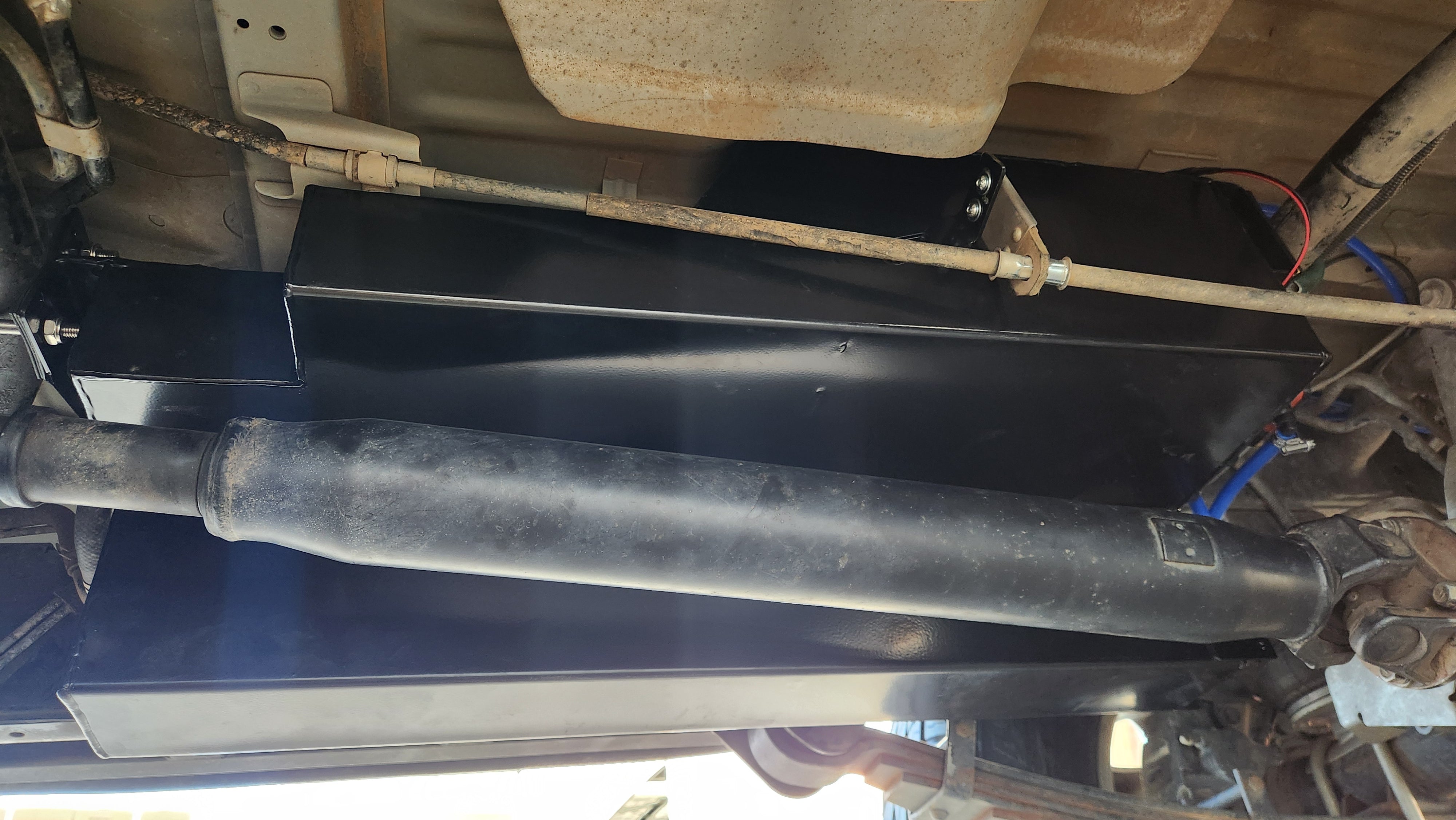 76 series water tank 52L underbody